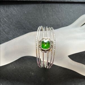 Elegant Silver Bracelet with Green Gemstone Snap button 18mm.